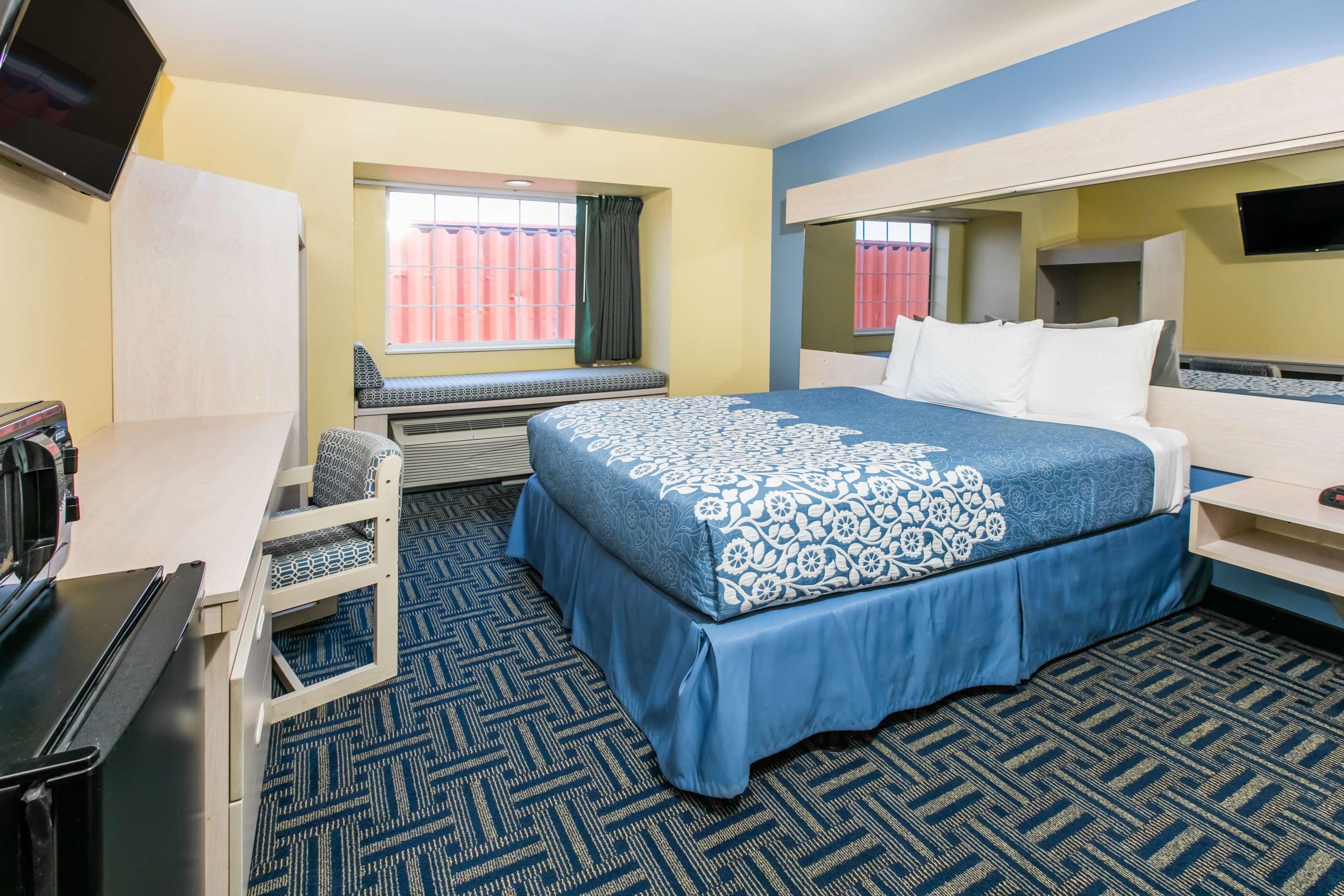 Days Inn Pryor Creek Exteriör bild