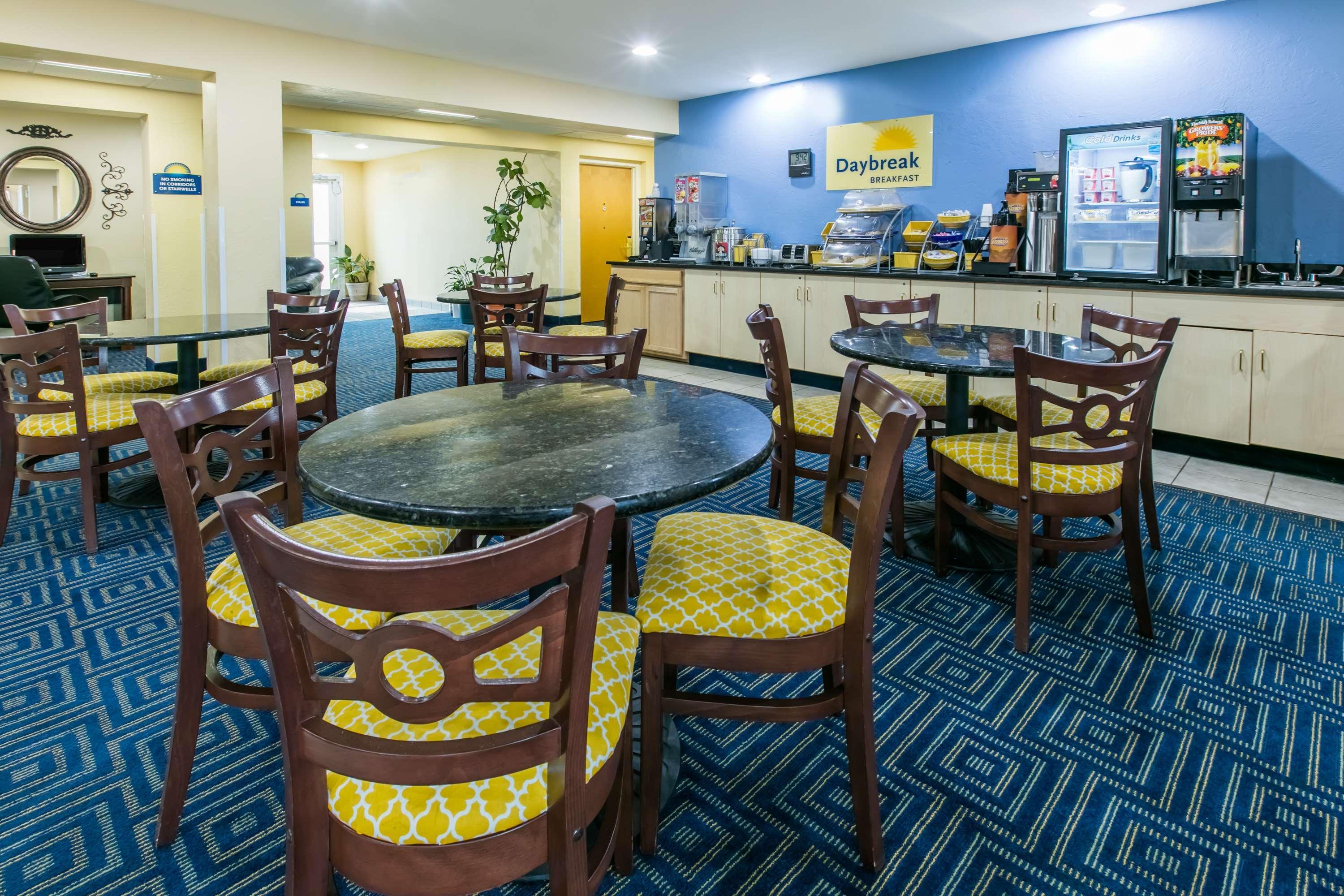 Days Inn Pryor Creek Exteriör bild