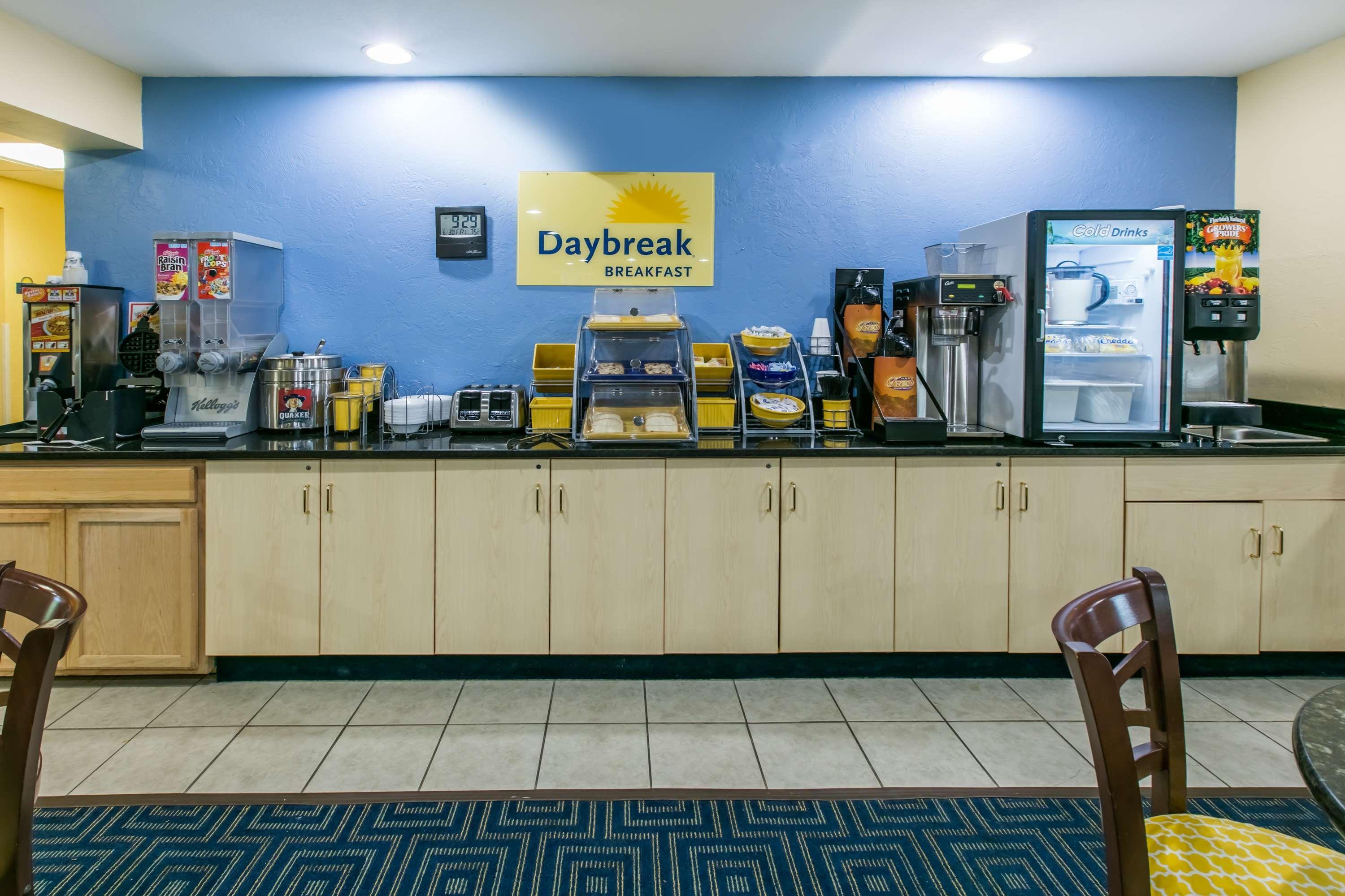 Days Inn Pryor Creek Exteriör bild