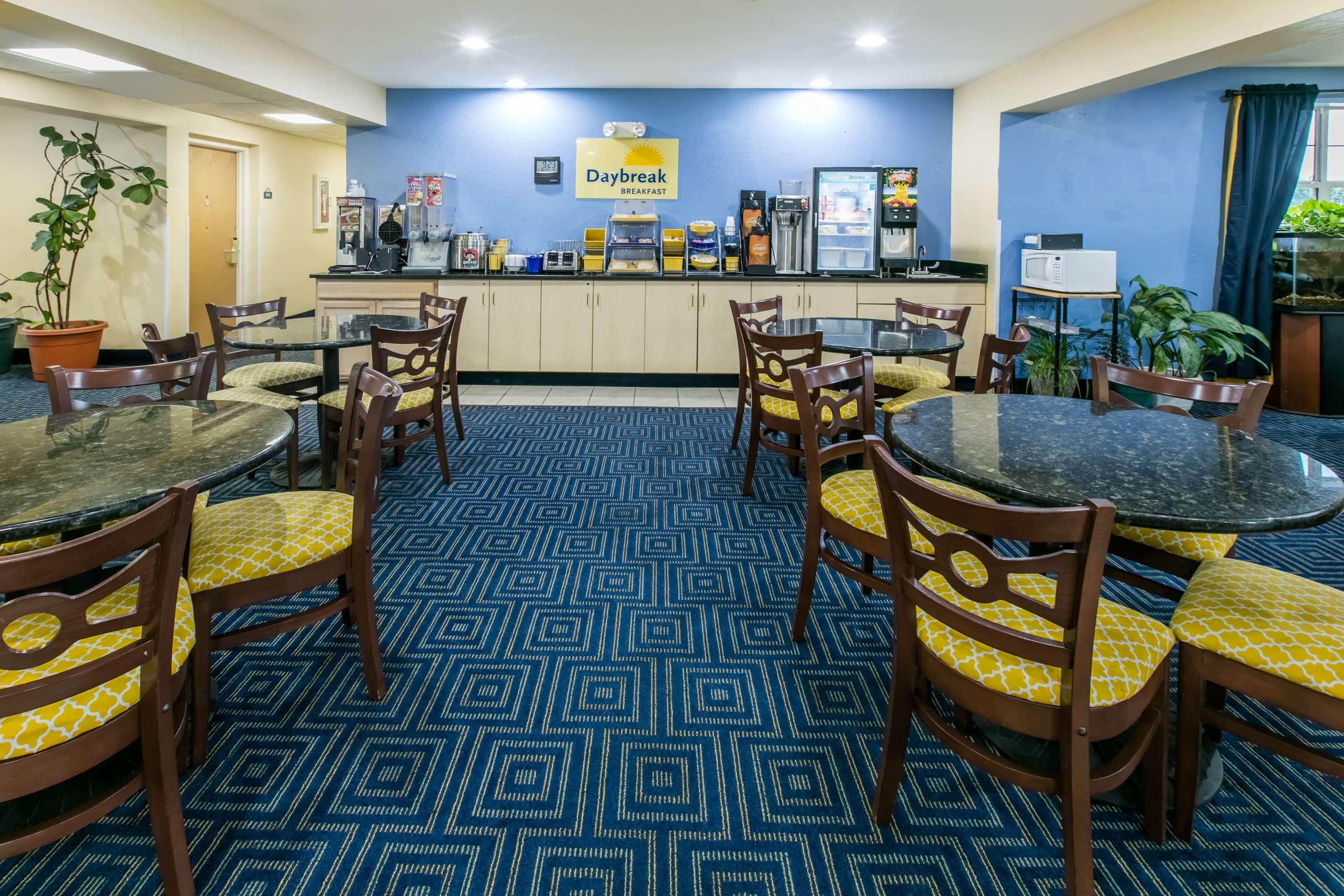 Days Inn Pryor Creek Exteriör bild