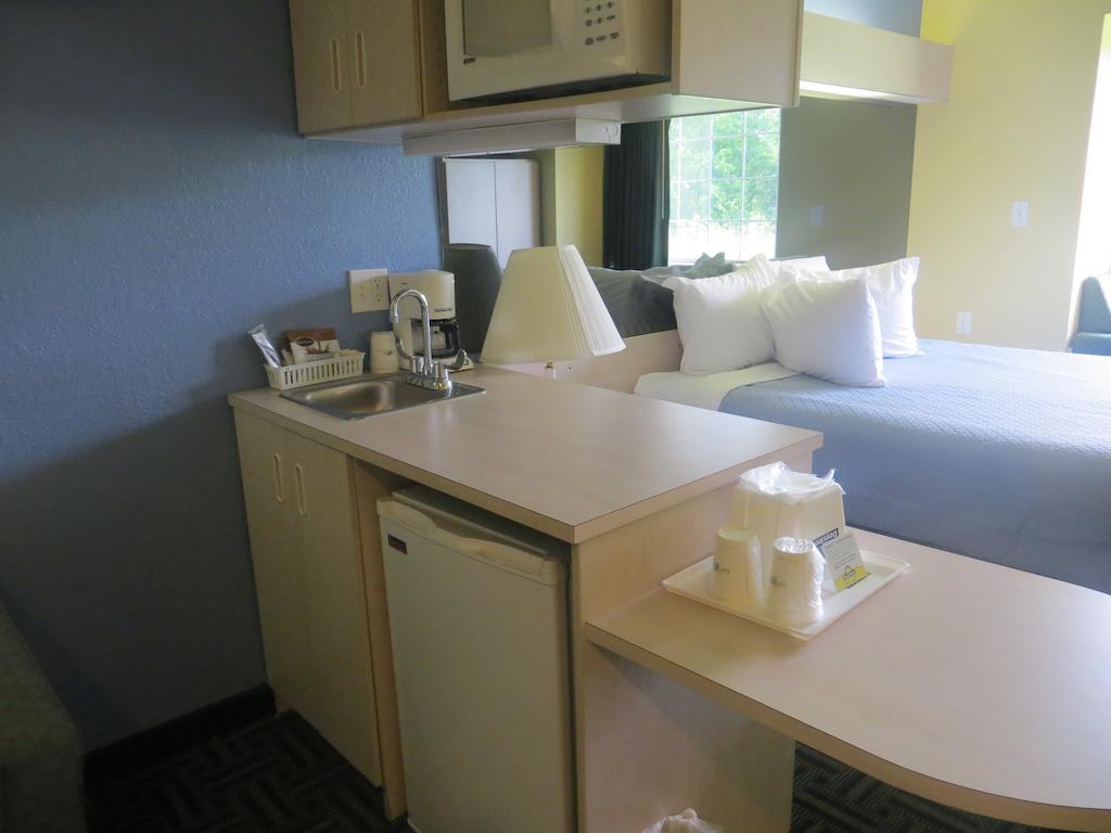 Days Inn Pryor Creek Exteriör bild