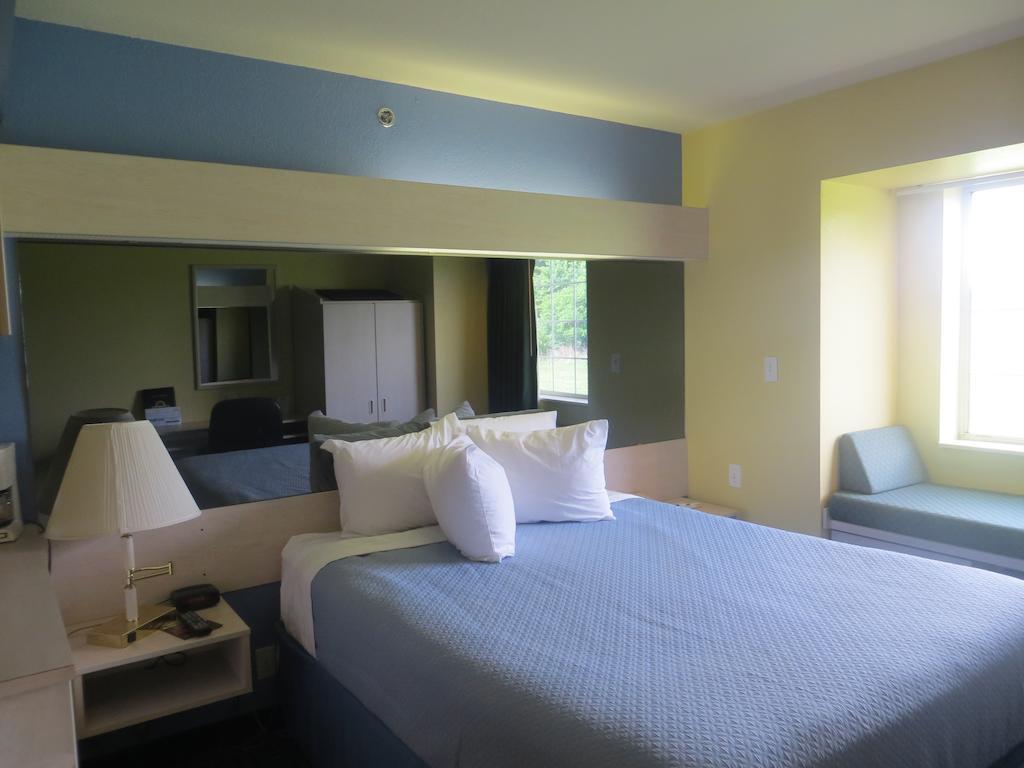 Days Inn Pryor Creek Exteriör bild
